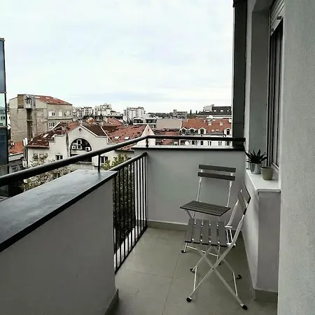 Center Apartment *
